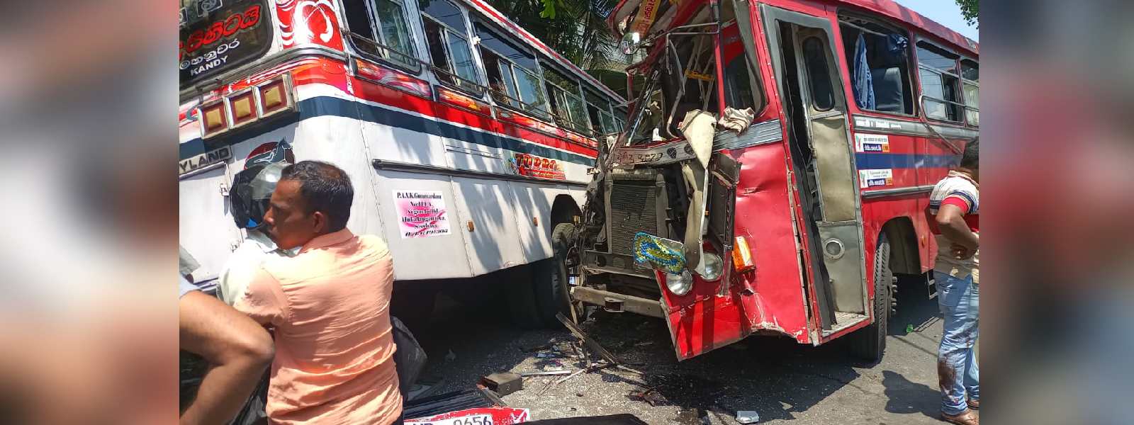 මාවනැල්ලේ මාරක බස් අනතුරක්...